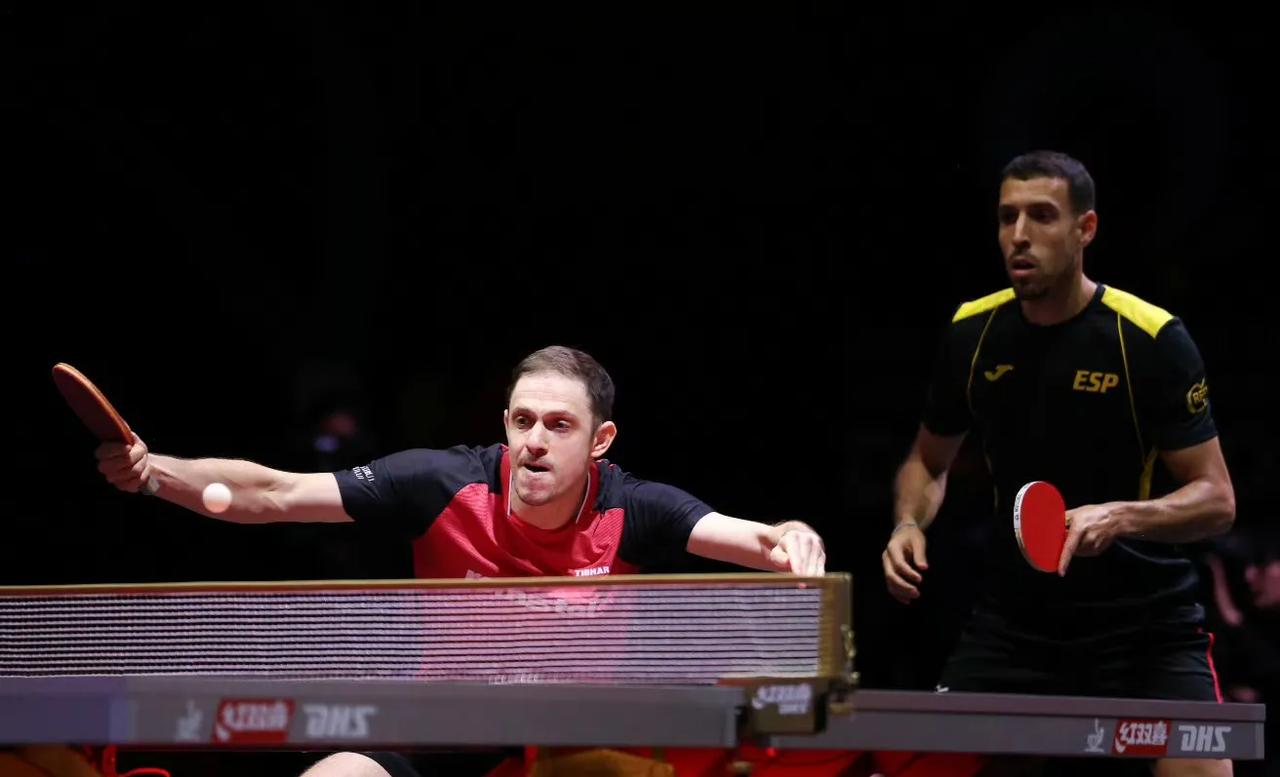 德国乒乓球队鏖战法国乒乓球队，奥恰洛夫统治全场的简单介绍