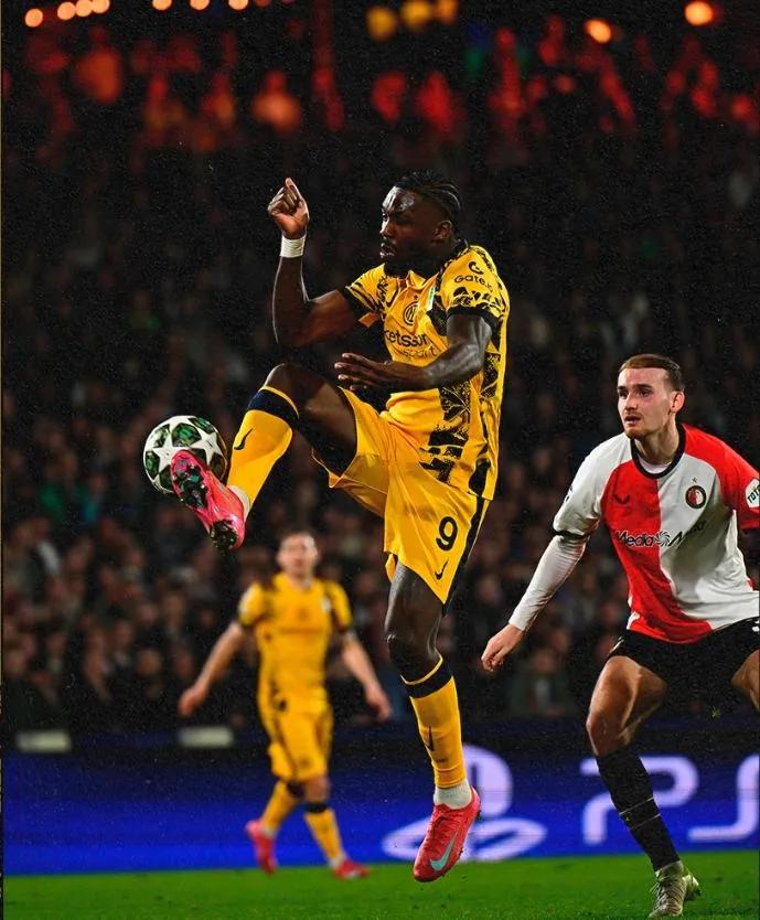 AC米兰绝杀哥伦比亚,布鲁诺·费尔南德斯惊艳世界 AC米兰绝杀哥伦比亚,布鲁诺·费尔南德斯惊艳世界