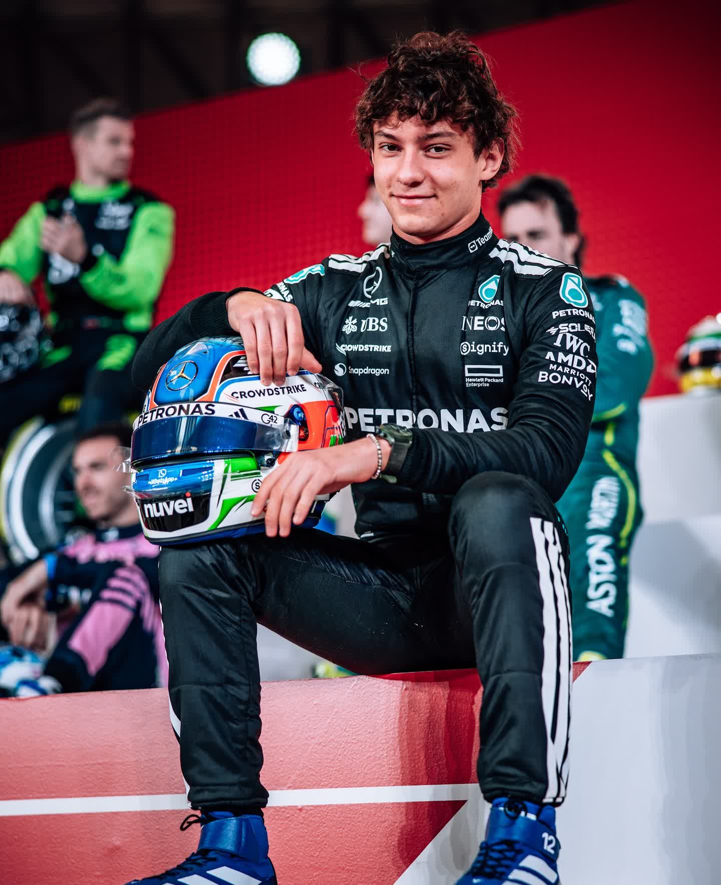 开云sport-红牛车队碾压梅赛德斯，汉密尔顿扛起全队