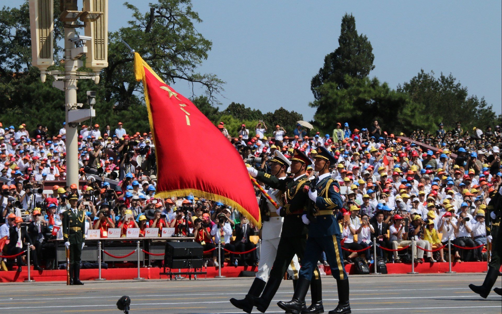 开云体育中国-绿茵场上的降维打击，当AC米兰的钢铁洪流碾过日本足球的精致盆景