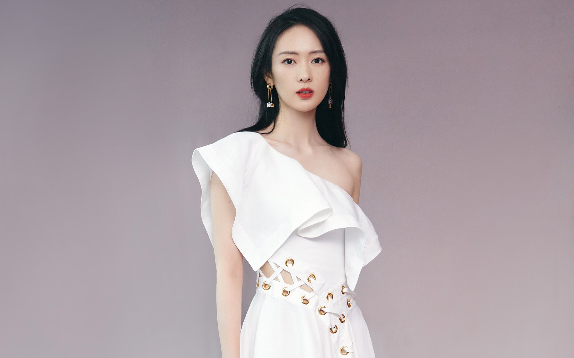 开云体育在线-街道与球场，两场末节接管的平行叙事