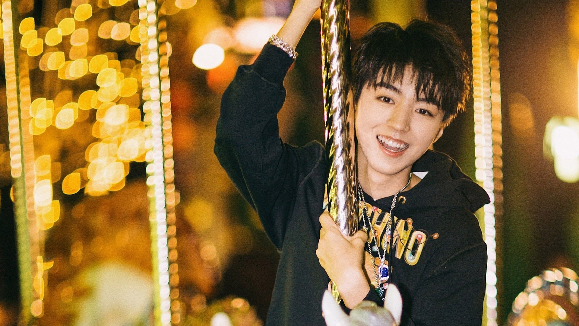 绿茵刺客的赛道狂飙，苏亚雷斯如何用连续得分在F1争冠之夜一骑绝尘